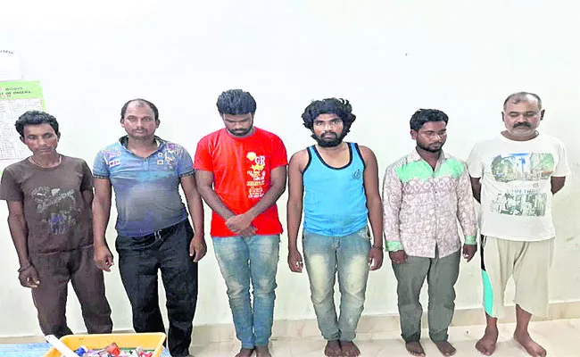 Marijuana smugglers caught by police - Sakshi