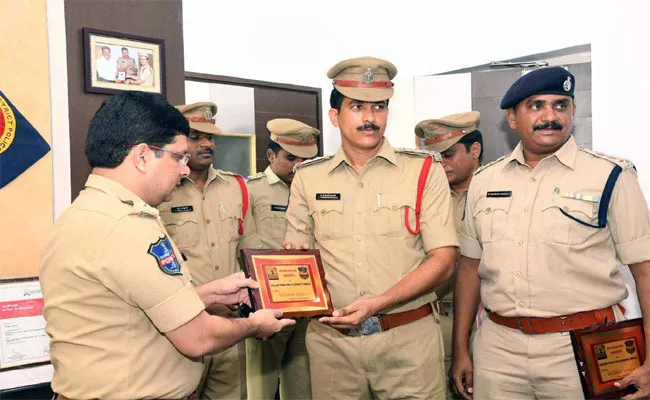 Rewards For Best Police Officers - Sakshi