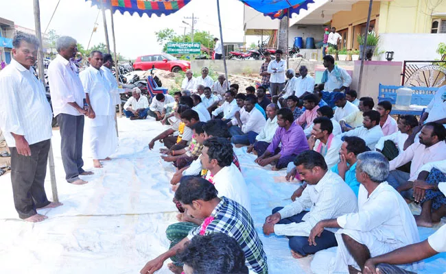 Farmers Protest In thallada - Sakshi