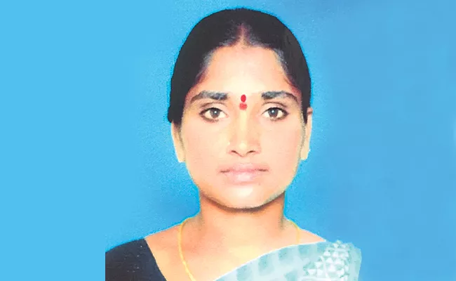 Woman Kills Husband In Shamirpet - Sakshi