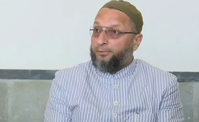 Asaduddin Owaisi Fires On Congress Iftar Party And Pranab Mukherjee - Sakshi