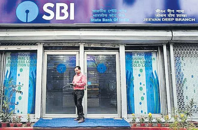 Fitch downgrades viability rating of SBI - Sakshi