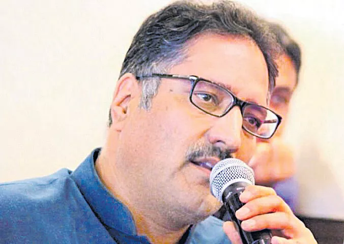 Rising Kashmir Editor Shujaat Bukhari Shot at by Terrorists in Srinagar - Sakshi