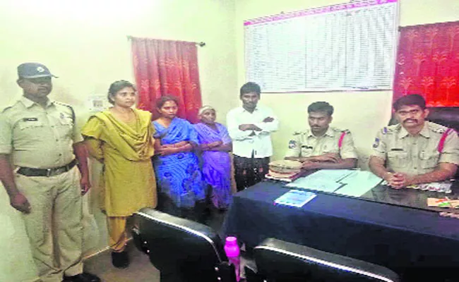 Daughter Killed By Her Parents And Grand Mother In Duddepoodi - Sakshi