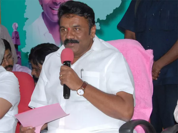 Minister Talasani Srinivas Yadav Face To Face With Fisherman Families - Sakshi