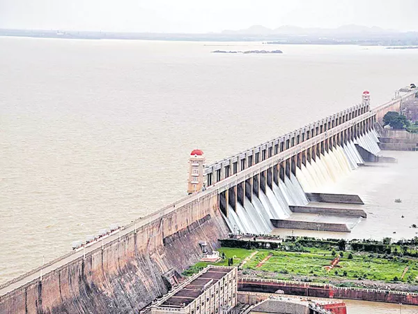 Approximately 48 thousand cusecs flow in Tungabhadra River - Sakshi