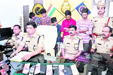 A Gang Of Cyber Criminals Arrested - Sakshi