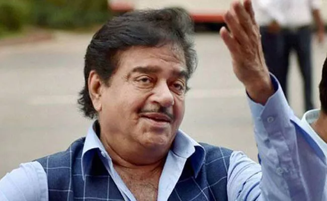 Arvind Kejriwal Gentleman Politician Support From Shatrughan Sinha - Sakshi