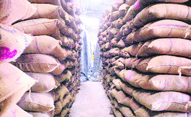 Farmers Drown Out Peanuts - Sakshi