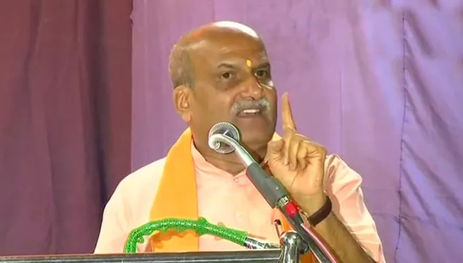 Is Modi responsible even if any dog dies in Karnataka, says Pramod Muthalik - Sakshi