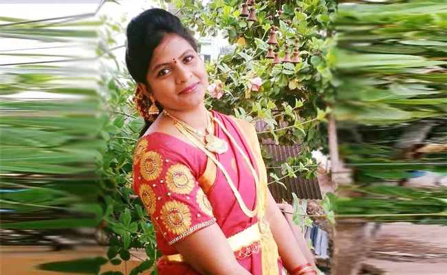 TV Anchor Tejasvi Commits Suicide In Krishna - Sakshi