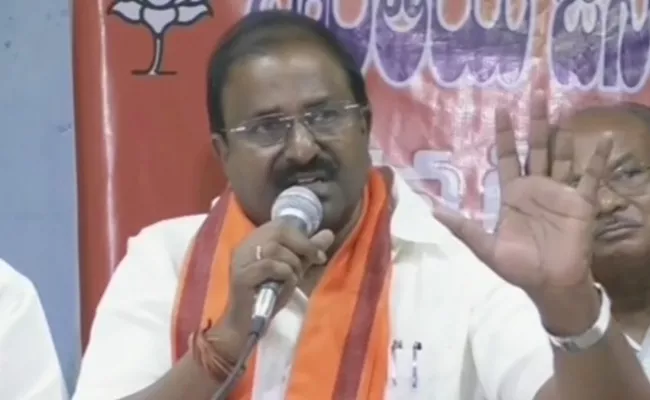 BJP MLC Somu Veerraju Fires On CM Chandrababu Naidu - Sakshi