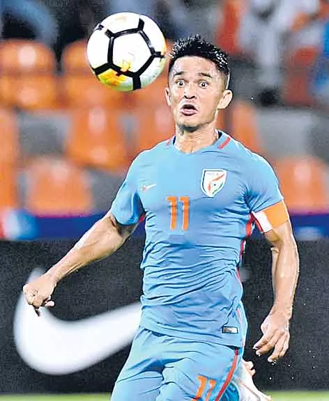 Sunil Chhetri hat-trick fires Bengaluru to ISL final with 3-1 win over Pune - Sakshi