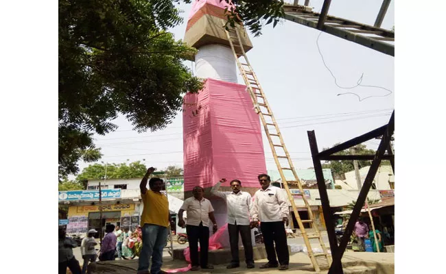 Protest to remove the pink robe - Sakshi