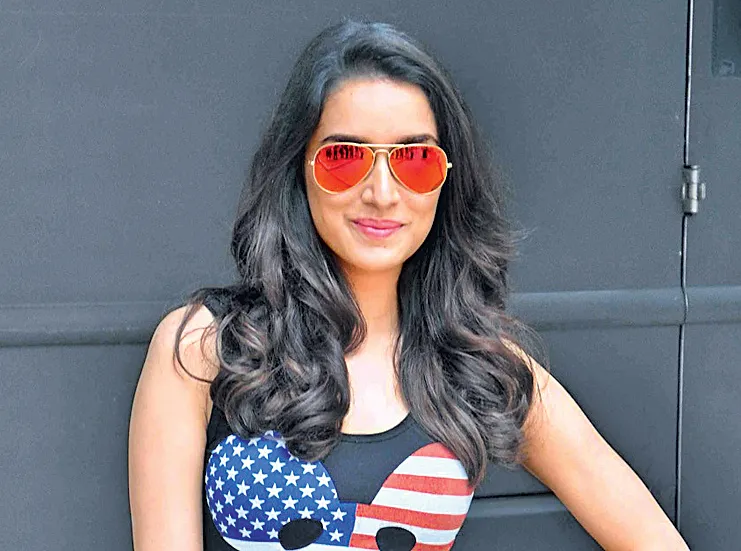 Shraddha Kapoor Donates Her Clothes To Help Charitable trust - Sakshi