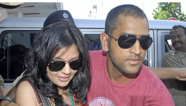 MS Dhoni Wife Sakshi Dhoni Applies For Gun Licence