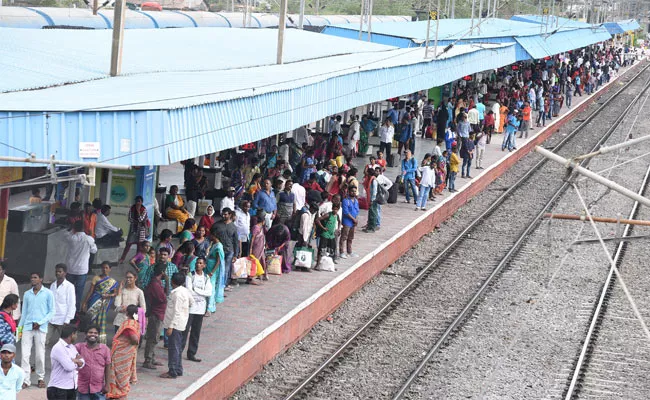 Passenger Difficulties With Canceling Trains - Sakshi