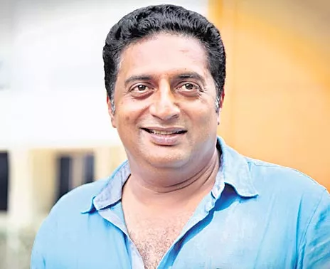 Prakash Raj roped in to play Mahesh Babu dad? - Sakshi