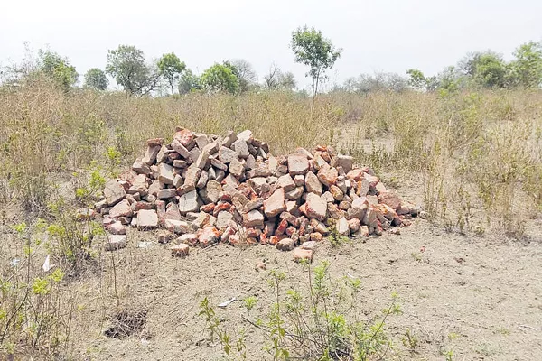 Historical landmarks disappear in Peddapalli District - Sakshi