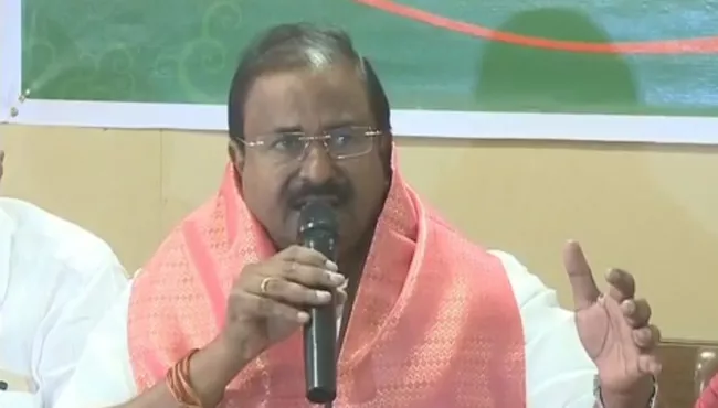 BJP Leader Somu Veerraju Fires ON CM Chandrababu Naidu - Sakshi