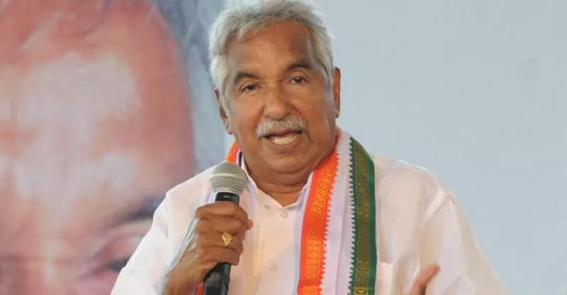 Oommen Chandy Says Rahul Gandhi Will Sign On AP Special Status File After UPA Forms Govt - Sakshi