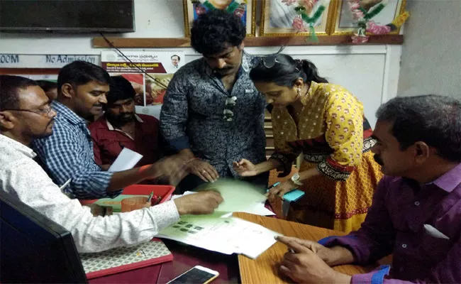 Rajiv And Suma Kanakala in Jadcherla - Sakshi