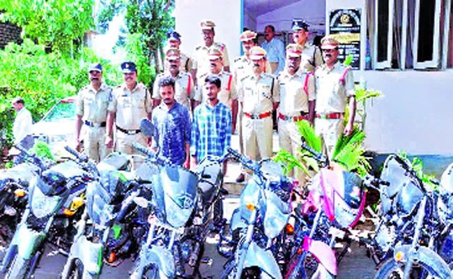 Thefts Arrested In Khammam - Sakshi