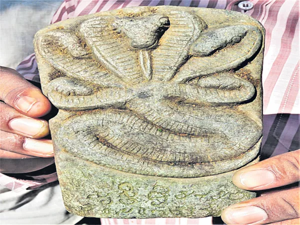 Satavahana period bricks in Round Shape - Sakshi