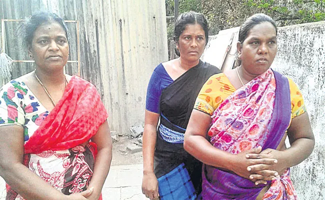 Lady Thieves Arrested In Amangal - Sakshi