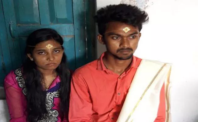  Parents attacks Love Marriage at Arya Samajam Nizamabad - Sakshi