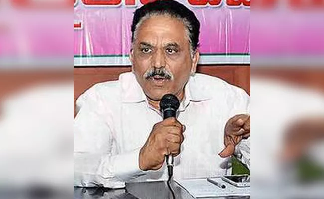 V Laxman Reddy Says YSRCP MPs Accepts of Resignation Is Greatthing - Sakshi