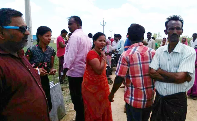 House Documents Cancellation For YSRCP Supporters In Kurnool - Sakshi