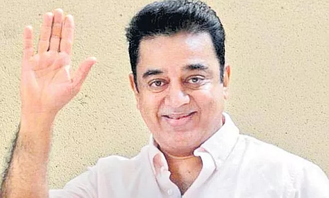 Kamal Hasan meets Sonia Gandhi, chats about Tamil Nadu politics - Sakshi