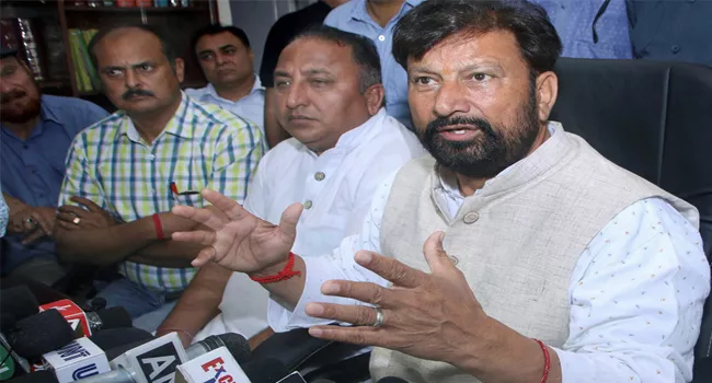 Lal Singh Warns Kashmiri Journalists On Death Like Shujaat - Sakshi