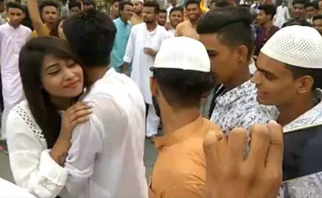 UP Imam Comments On A Issue Of Girl Hugs To Boys On Eid Al Fitr - Sakshi