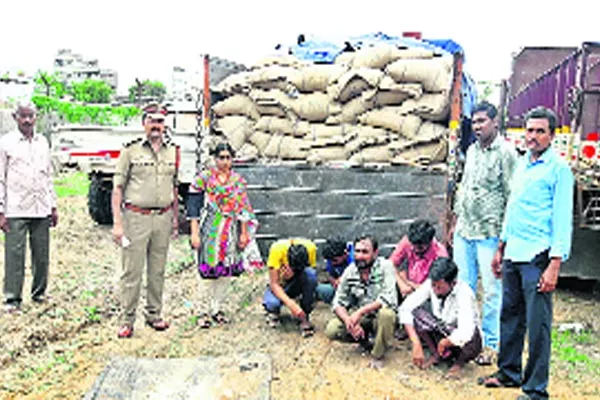 illegal ration rice seized in guntur - Sakshi