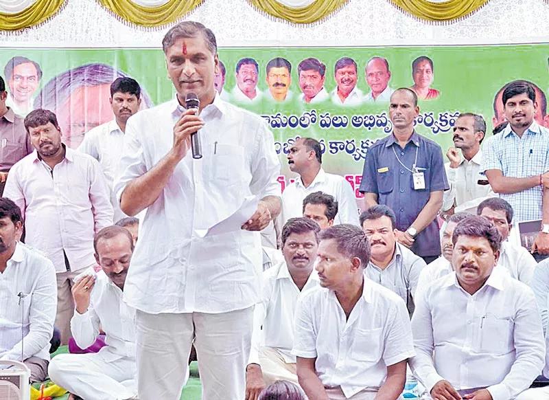 Minister Harish Rao Fires On AP CM Chandrababu Naidu - Sakshi