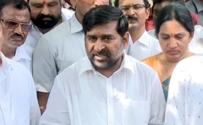 Jagadish Reddy Faces Bitter Experience At Vemulakonda Hospital - Sakshi