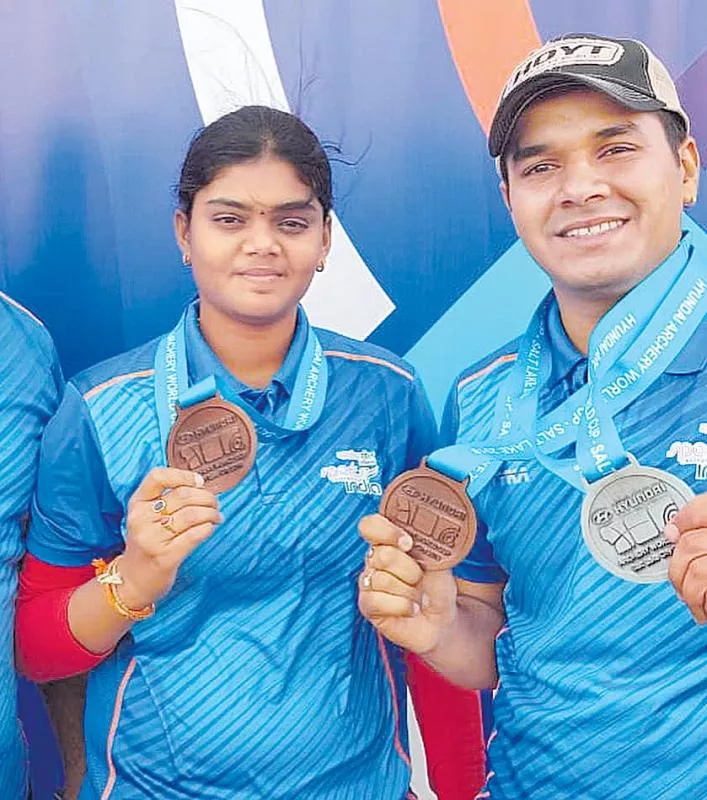  Surekha bags mixed bronze with Verma in Archery World Cup - Sakshi