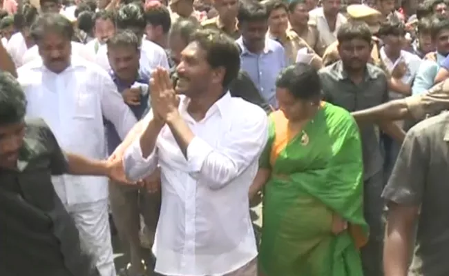 Auto Unions Meets YS Jagan Mohan Reddy In Prajasankalpayatra - Sakshi