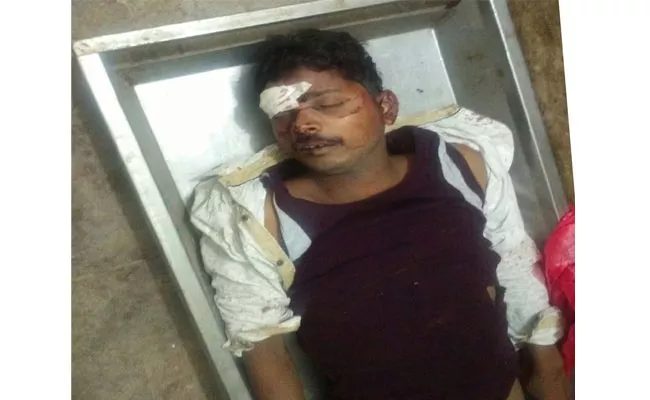 Man Died In Road Accident In Makkuva - Sakshi