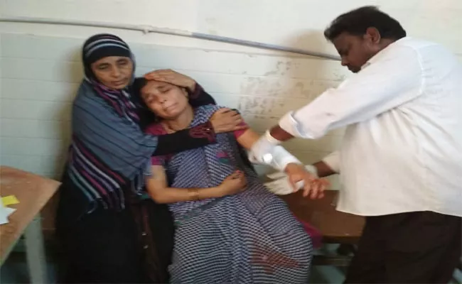 Mother And Two Little Girls Who Fell From The Bus - Sakshi