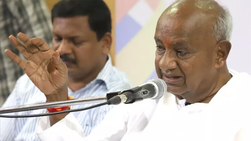  Deve Gowda Says JDS Congress Government Is Safe - Sakshi