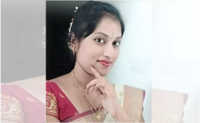 Beautician Suspicious death In Karnataka - Sakshi