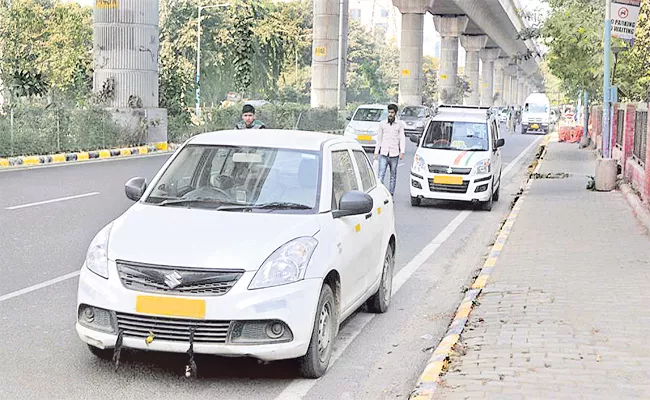 Cab Drivers Suffering With Vendors In hyderabad - Sakshi