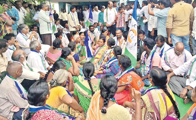 TDP Rowdyism On Dalits In Hanuman Junction - Sakshi