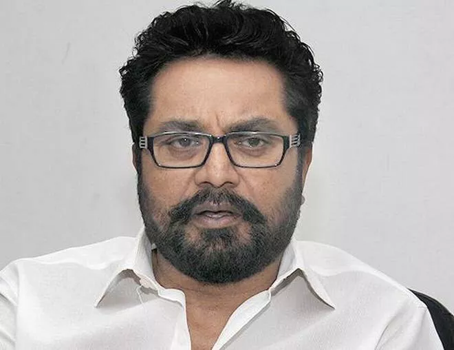 Actor Sarathkumar Booked In Land Selling Case - Sakshi