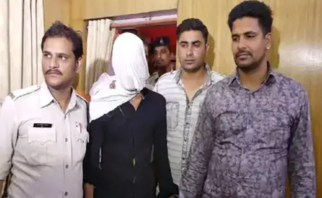 Mandsaur Girl Critical after Rape and Attacked by Kidnapper - Sakshi