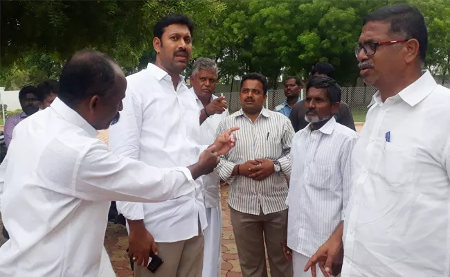 Pulivendula Market Security And Staff Removed In YSR Kadapa - Sakshi