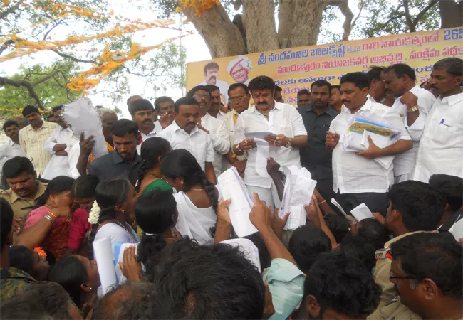 MLA Balakrishna Palle Nidra In Anantapur - Sakshi